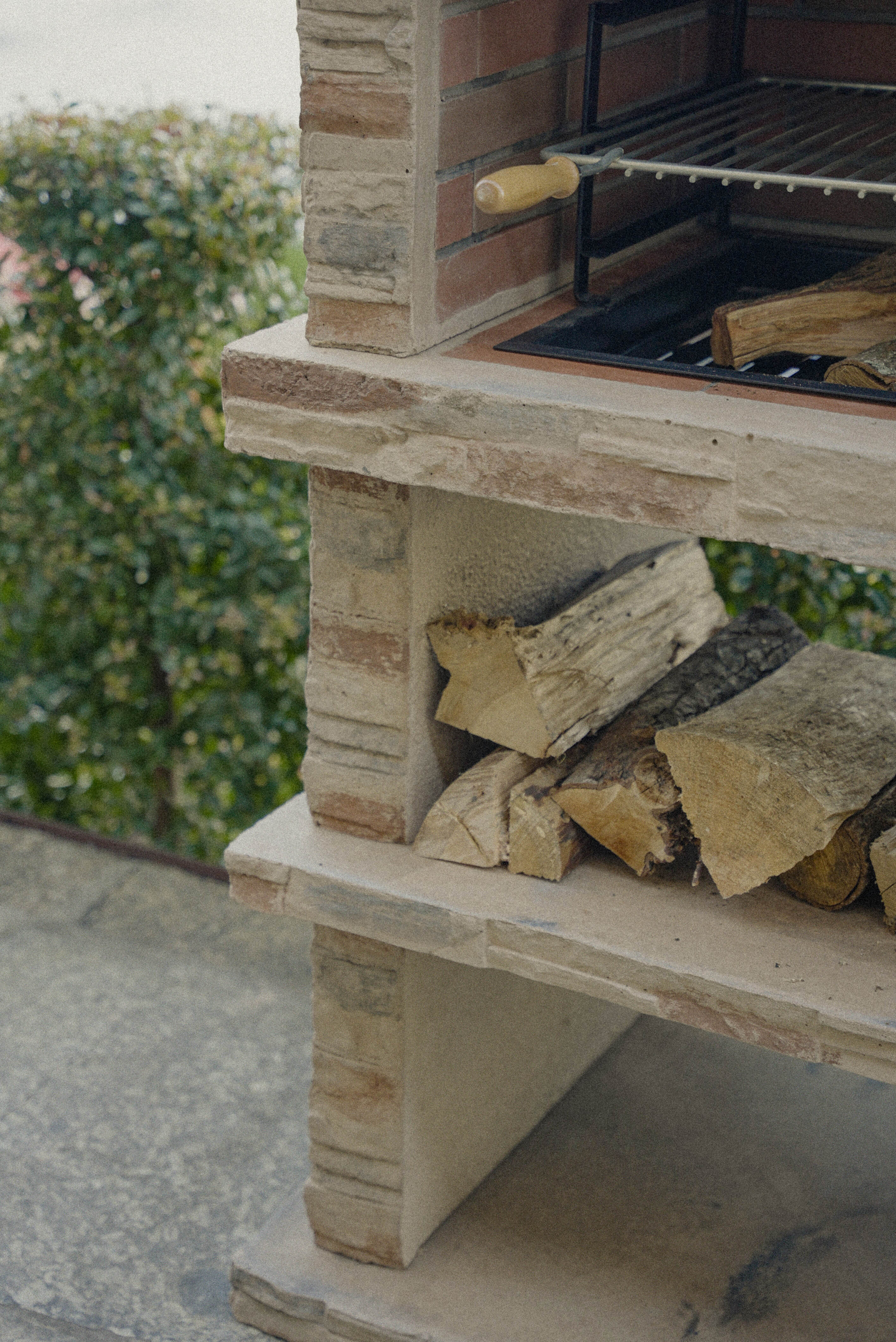 Barbecue in Pietra Ricostituita – Rocca 460 – Marrone o Grigio