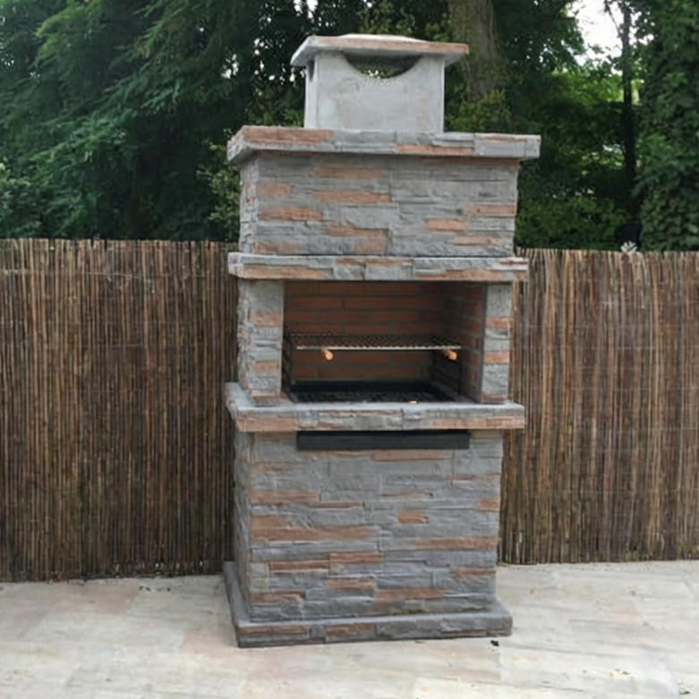 Barbecue in Pietra Ricostituita Rocca 470 – Design Massiccio e Rusticità Mediterranea