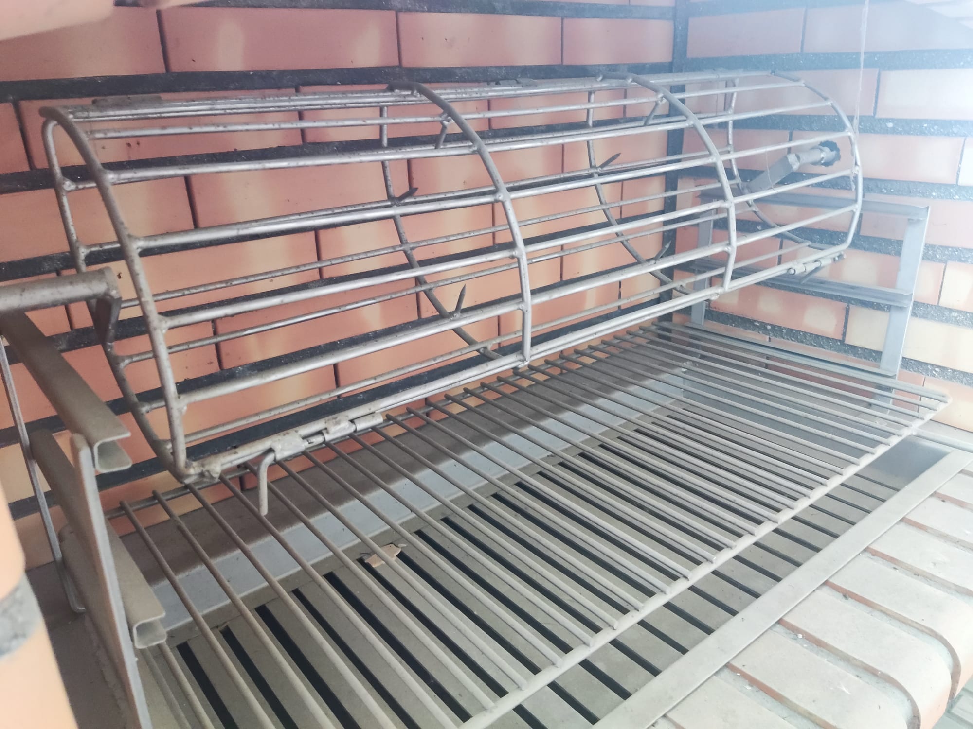 Girarrosto per maialino da latte in inox + motore elettrico (per barbecue Terracotto/Rustika/Nexa/Inoxa)