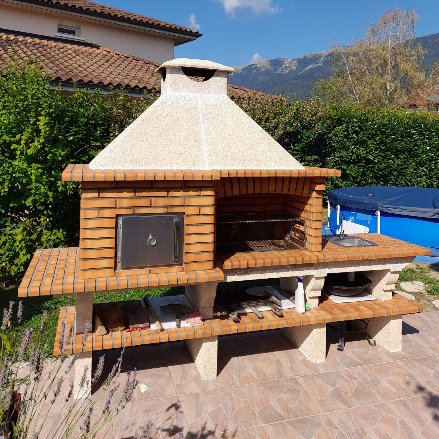 TerraCotto 144 – Barbecue en Brique avec Four & Évier